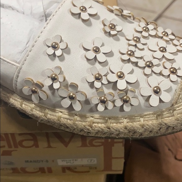 Flats - Picture 2 of 2